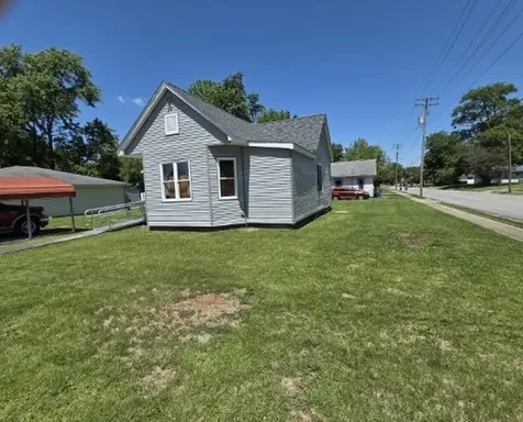 208 Burkett Street Benton IL 62812