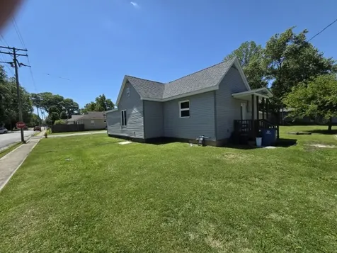 208 Burkett Street Benton IL 62812