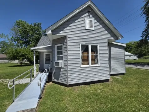 208 Burkett Street Benton IL 62812