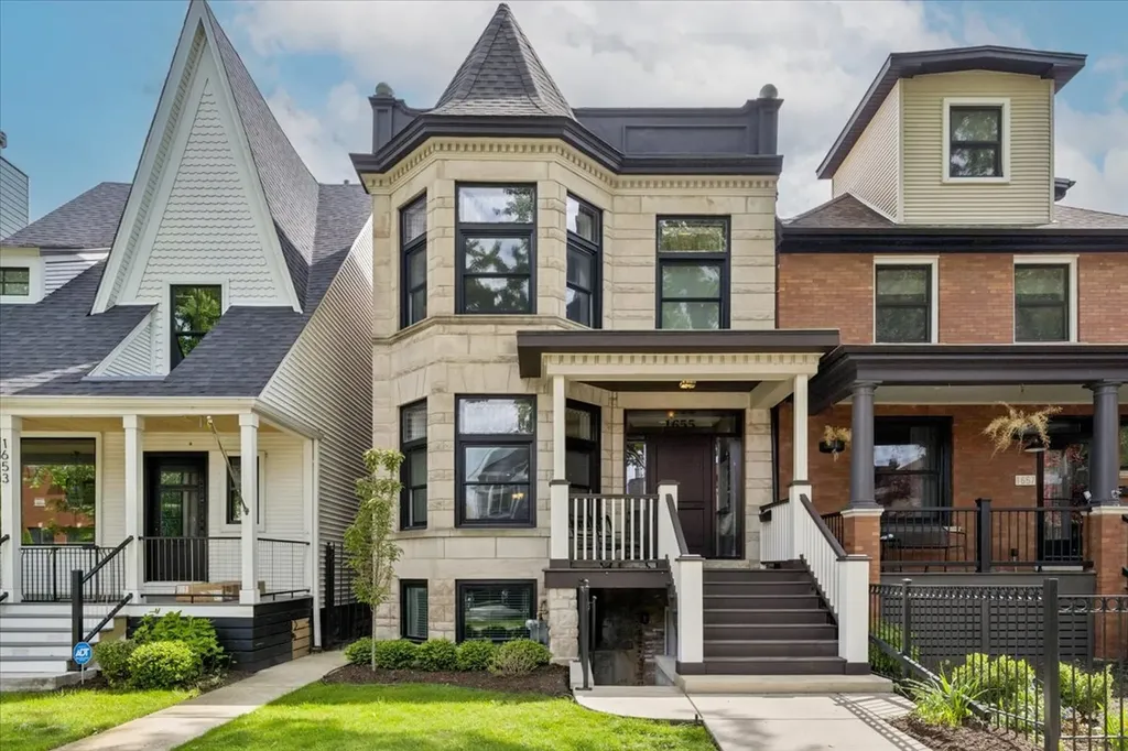 1655 West Carmen Avenue Chicago IL 60640