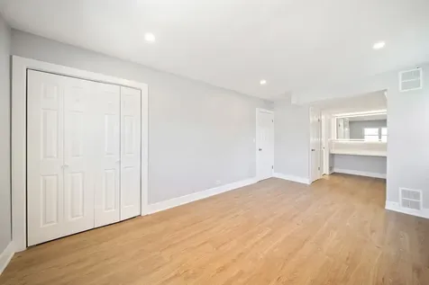 99 Essex Road Elk Grove Village IL 60007