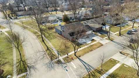 99 Essex Road Elk Grove Village IL 60007
