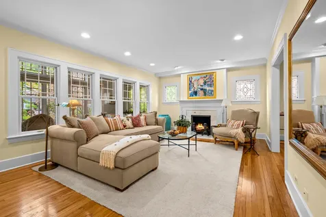 1087 Ash Street Winnetka IL 60093