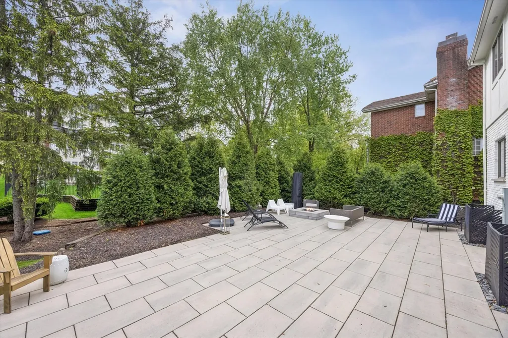 825 South Bodin Street Hinsdale IL 60521