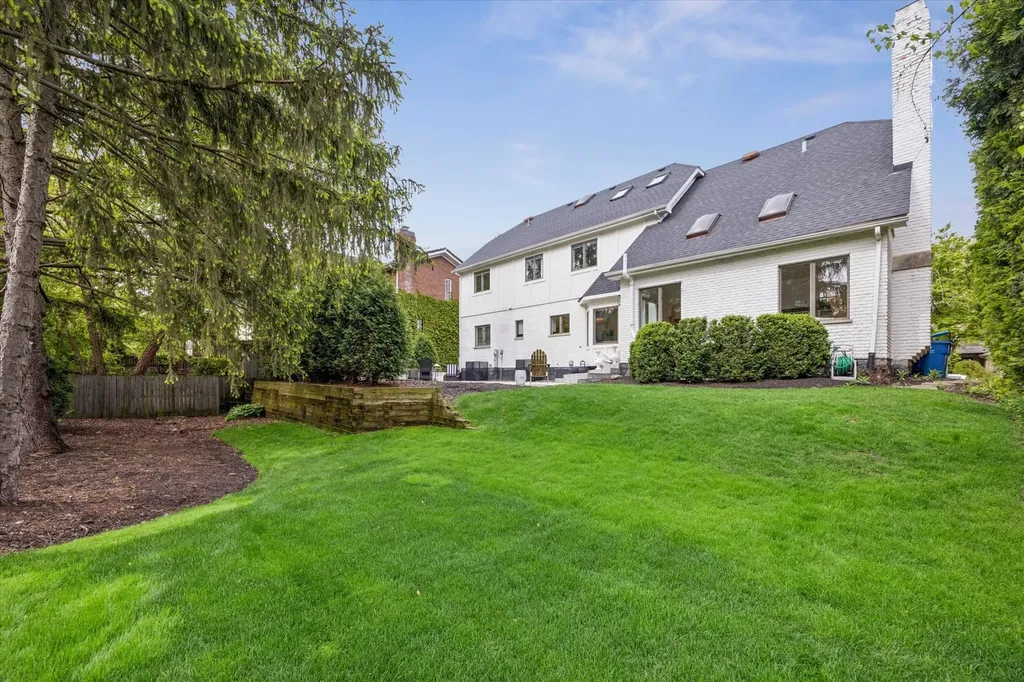 825 South Bodin Street Hinsdale IL 60521