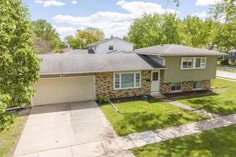 425 Lisa Lane Streamwood IL 60107