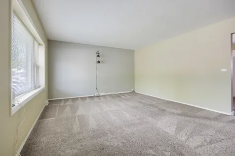 425 Lisa Lane Streamwood IL 60107