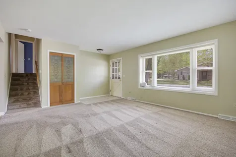 425 Lisa Lane Streamwood IL 60107