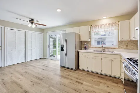 425 Lisa Lane Streamwood IL 60107