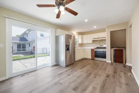 425 Lisa Lane Streamwood IL 60107
