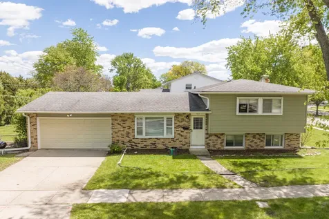 425 Lisa Lane Streamwood IL 60107