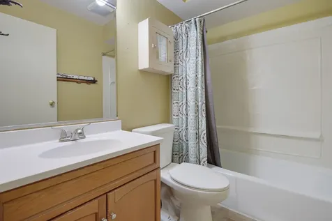 425 Lisa Lane Streamwood IL 60107