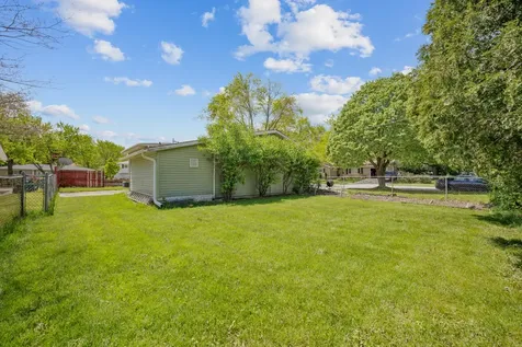 425 Lisa Lane Streamwood IL 60107