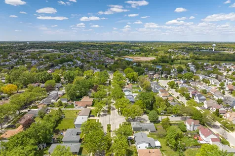 425 Lisa Lane Streamwood IL 60107