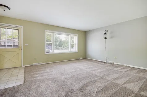 425 Lisa Lane Streamwood IL 60107
