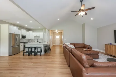 3172 Sun Valley Drive Kankakee IL 60901