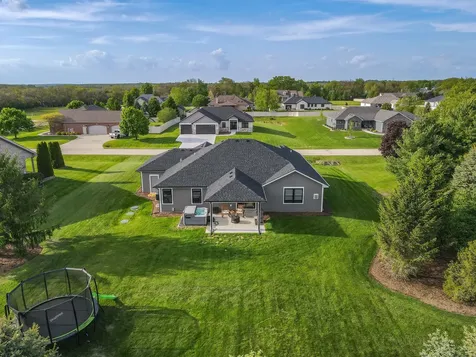 3172 Sun Valley Drive Kankakee IL 60901