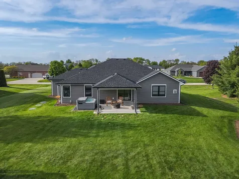 3172 Sun Valley Drive Kankakee IL 60901