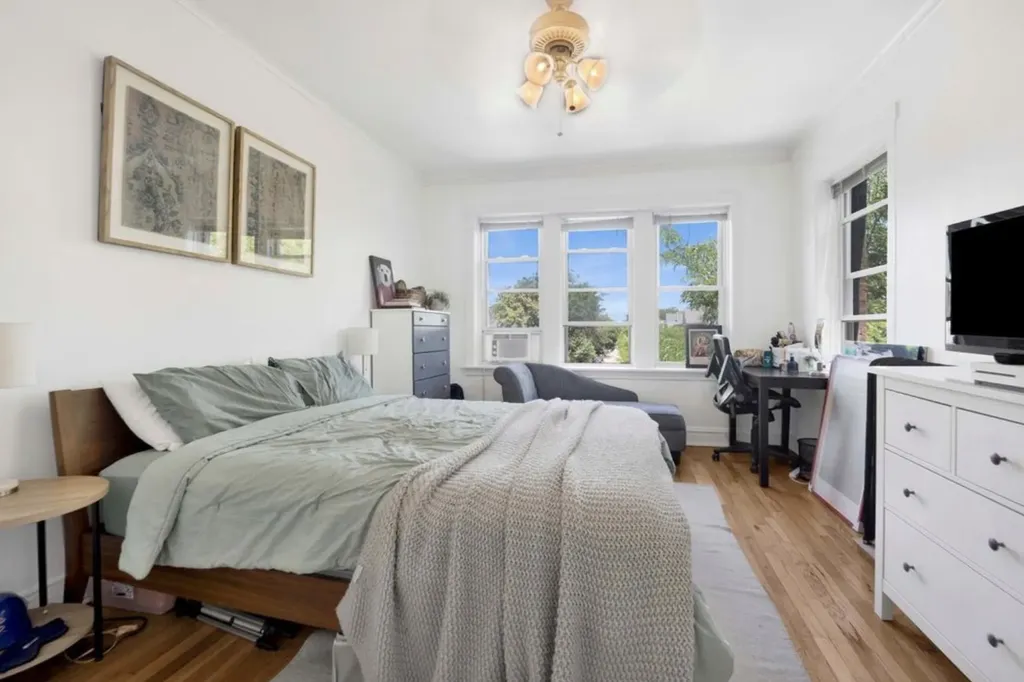 1329 West Addison Street Chicago IL 60613