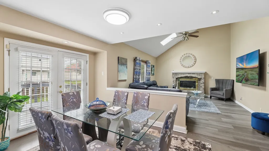 6 Sunshine Court Bolingbrook IL 60490