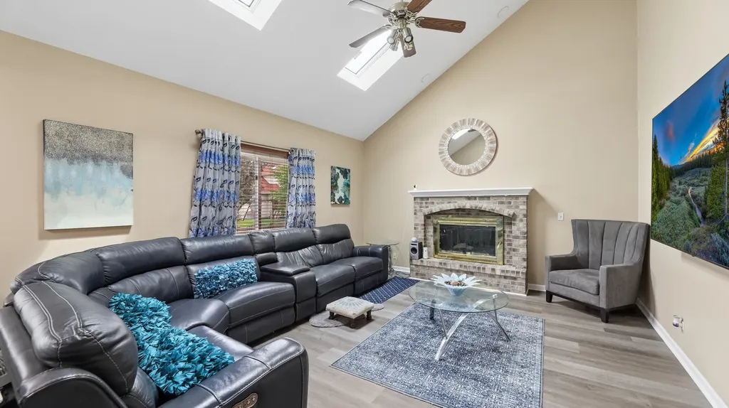 6 Sunshine Court Bolingbrook IL 60490