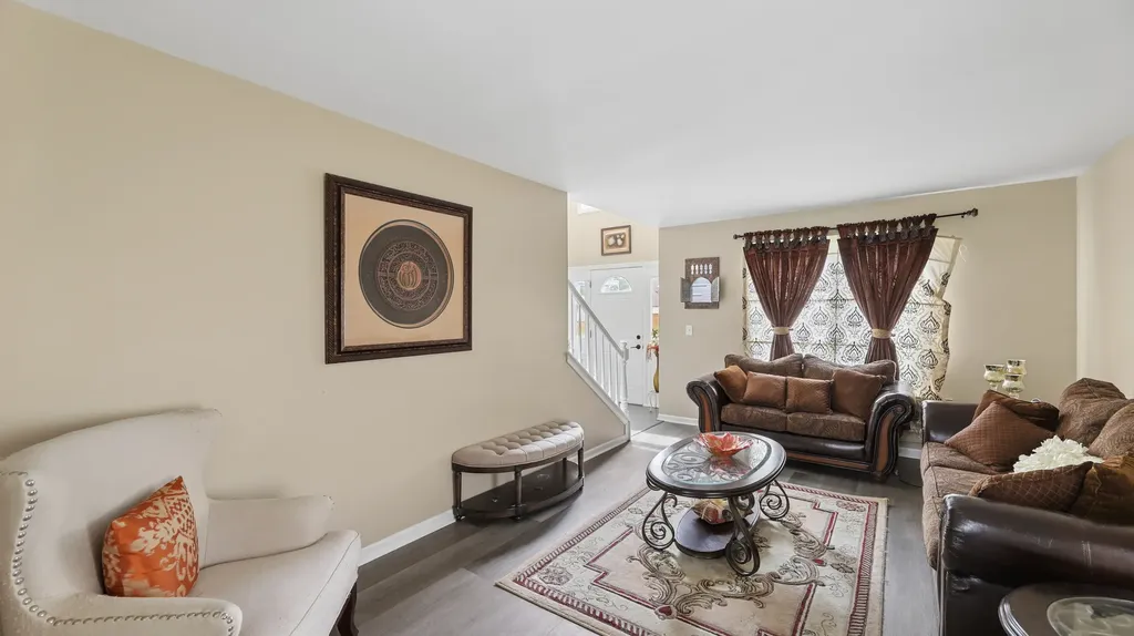 6 Sunshine Court Bolingbrook IL 60490