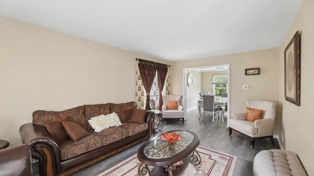 6 Sunshine Court Bolingbrook IL 60490