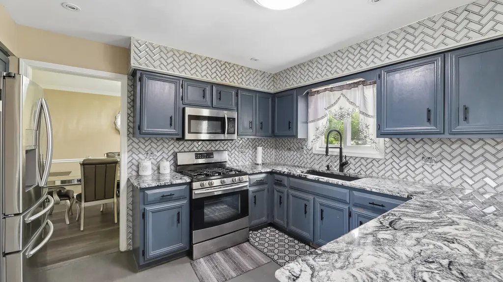 6 Sunshine Court Bolingbrook IL 60490