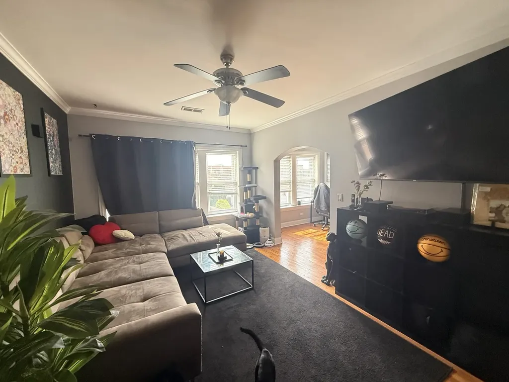 4856 West Warner Avenue Chicago IL 60641
