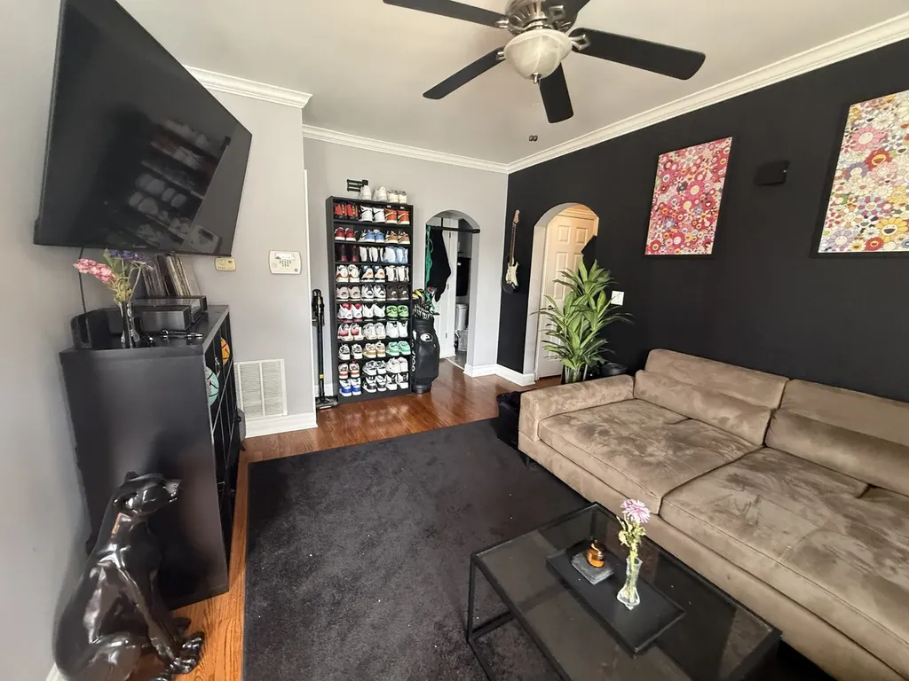 4856 West Warner Avenue Chicago IL 60641