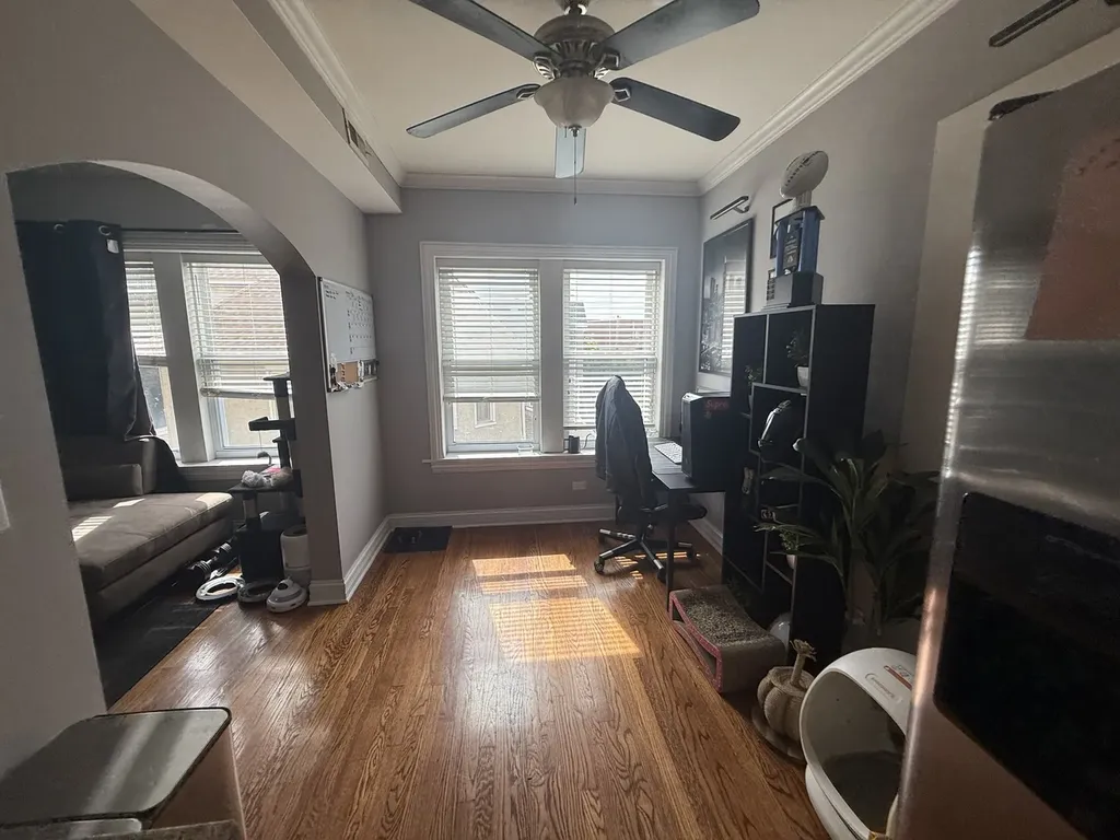 4856 West Warner Avenue Chicago IL 60641