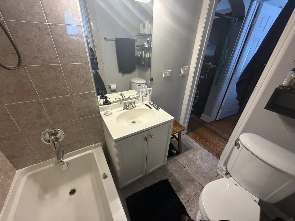 4856 West Warner Avenue Chicago IL 60641