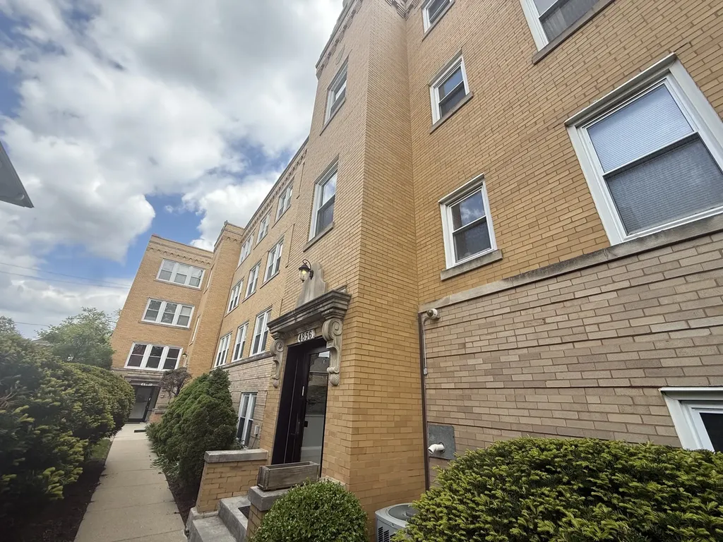 4856 West Warner Avenue Chicago IL 60641