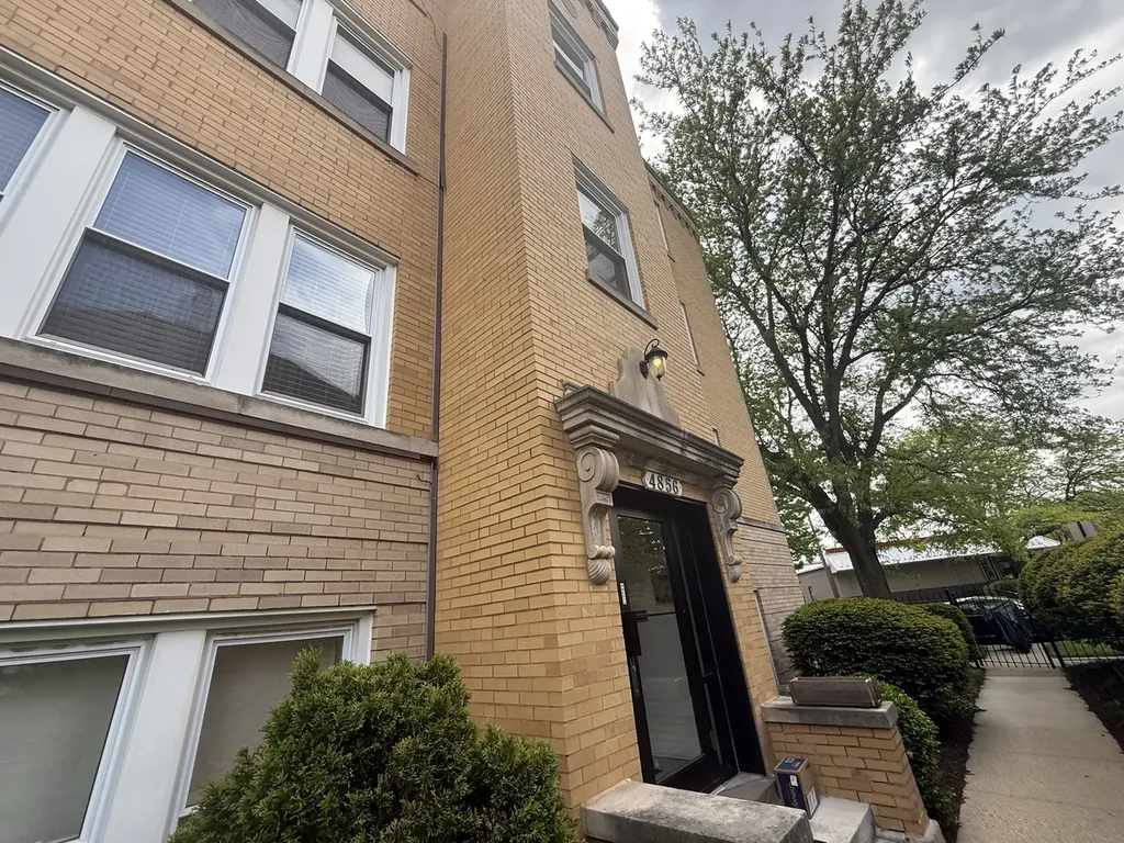 4856 West Warner Avenue Chicago IL 60641