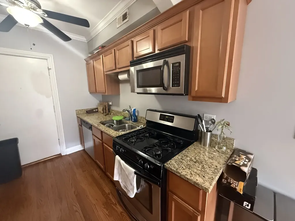 4856 West Warner Avenue Chicago IL 60641