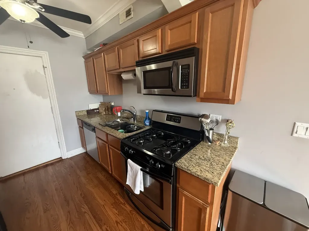 4856 West Warner Avenue Chicago IL 60641