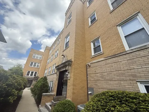 4856 West Warner Avenue Chicago IL 60641