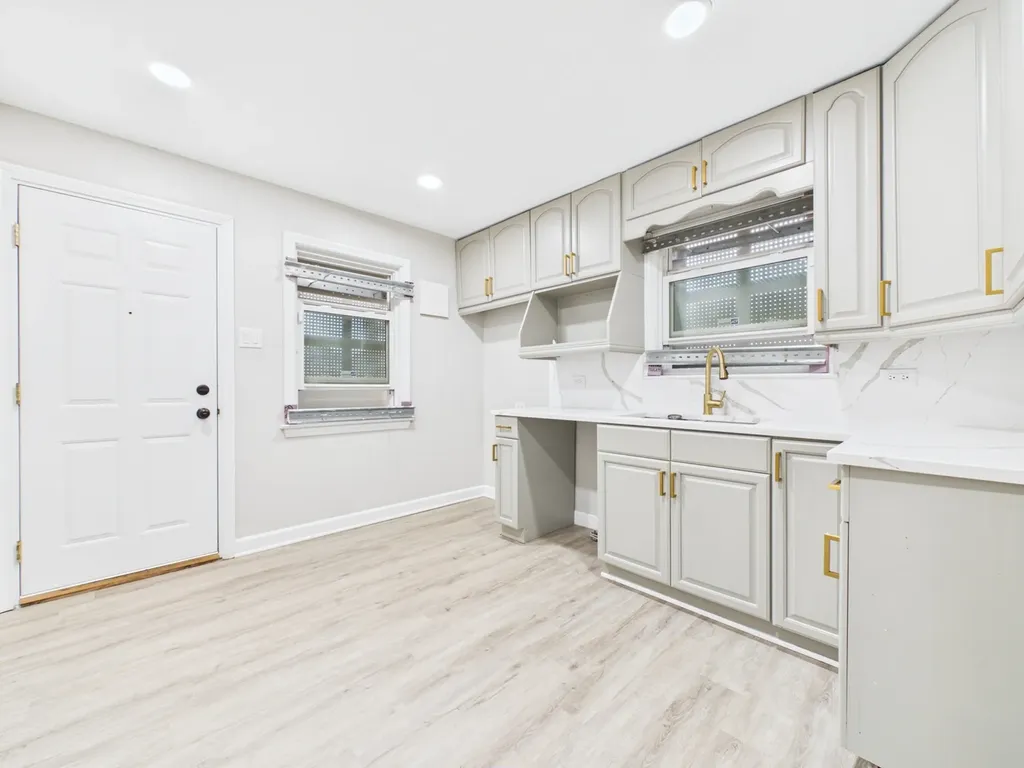 10615 South Vernon Avenue Chicago IL 60628