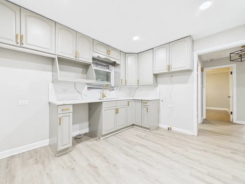 10615 South Vernon Avenue Chicago IL 60628