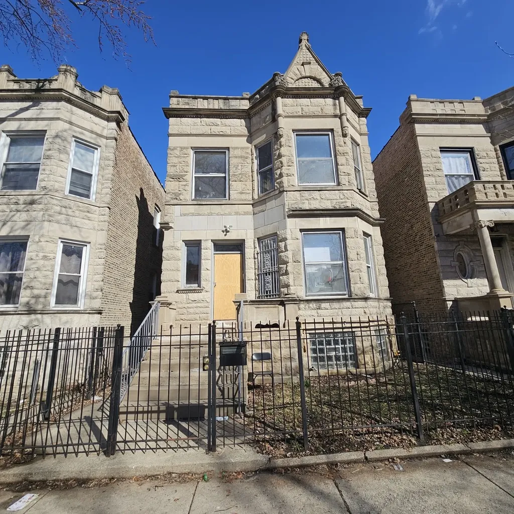 3834 West Monroe Street Chicago IL 60624