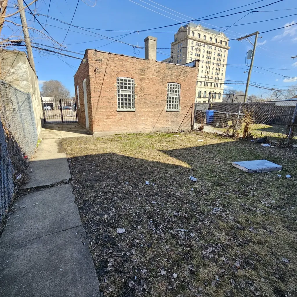 3834 West Monroe Street Chicago IL 60624