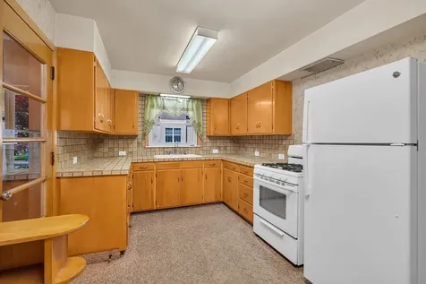 627 East Main Street Morris IL 60450