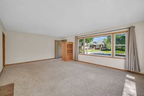 627 East Main Street Morris IL 60450
