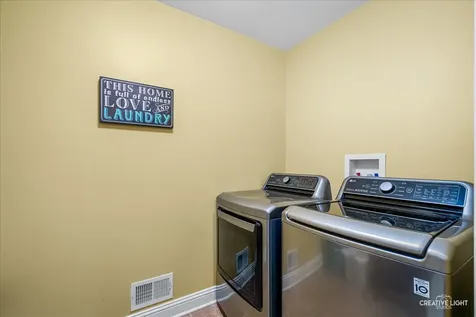 318 Winthrop Drive Oswego IL 60543