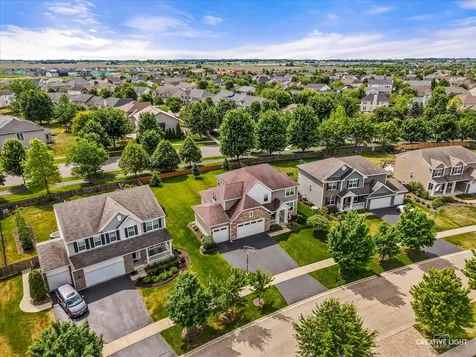 318 Winthrop Drive Oswego IL 60543