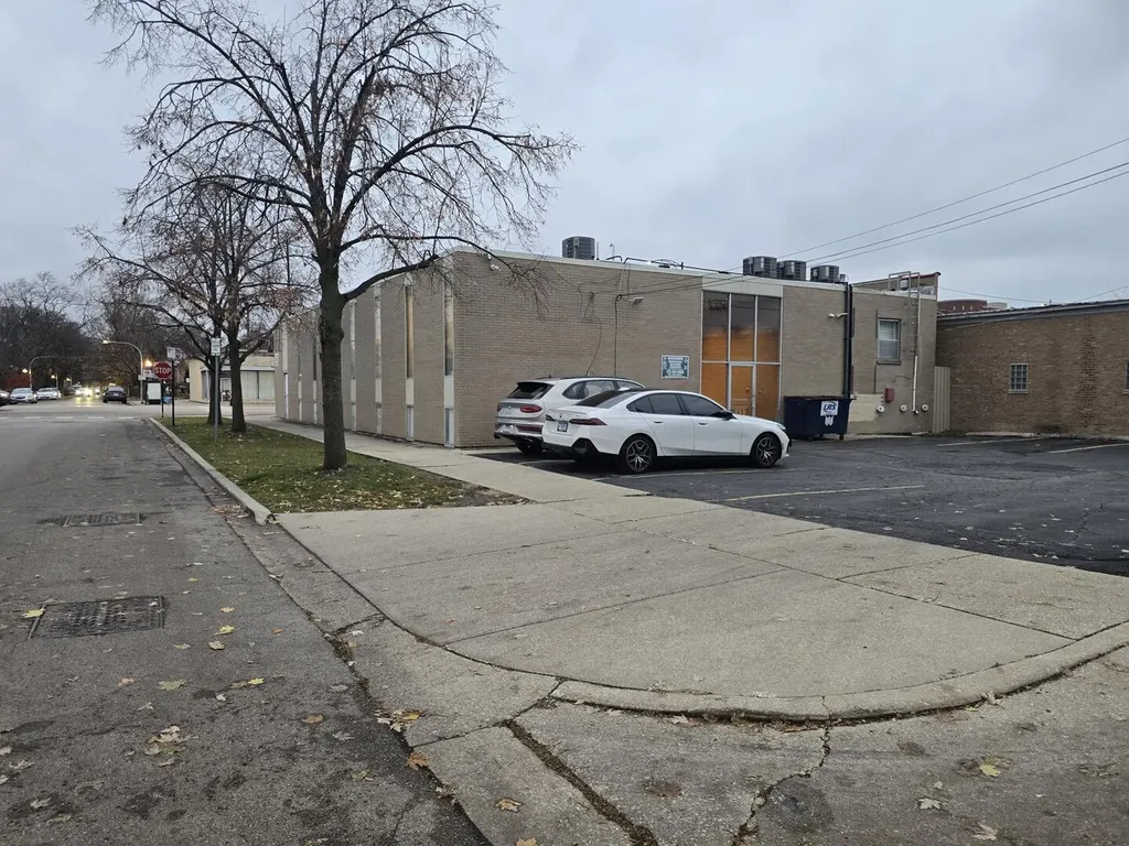 3425 West Peterson Avenue Chicago IL 60659
