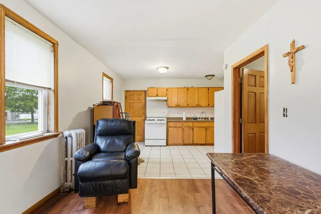 9655 South Commercial Avenue Chicago IL 60617