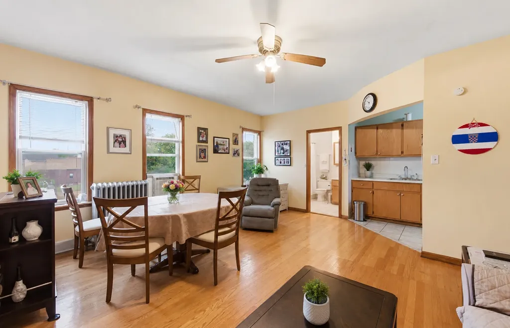 9655 South Commercial Avenue Chicago IL 60617