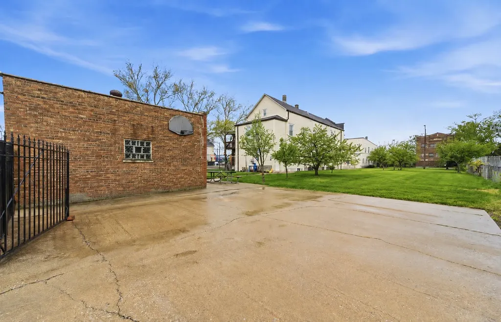 9655 South Commercial Avenue Chicago IL 60617