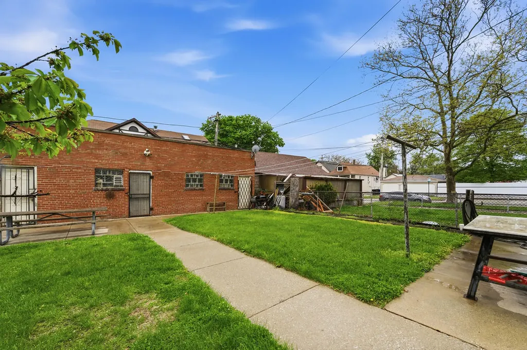 9655 South Commercial Avenue Chicago IL 60617